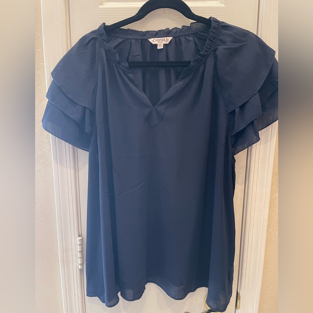 *MAKE OFFER!* Navy blue fluttery short sleeve top